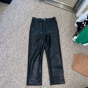 Aritzia black cropped Melina pant